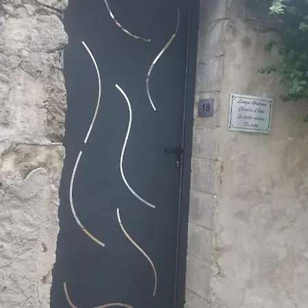 Chambre D'Hote La Petite Maison Du Puits Bollène Exterior foto
